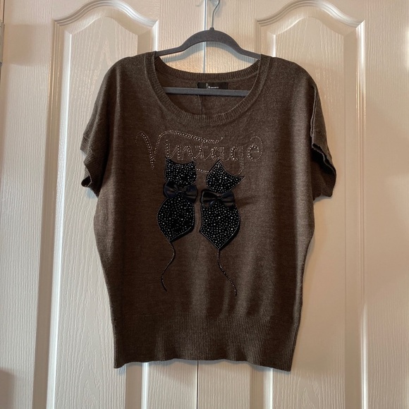 Tops - Woman’s brown Blouse Cats and bow size Large
